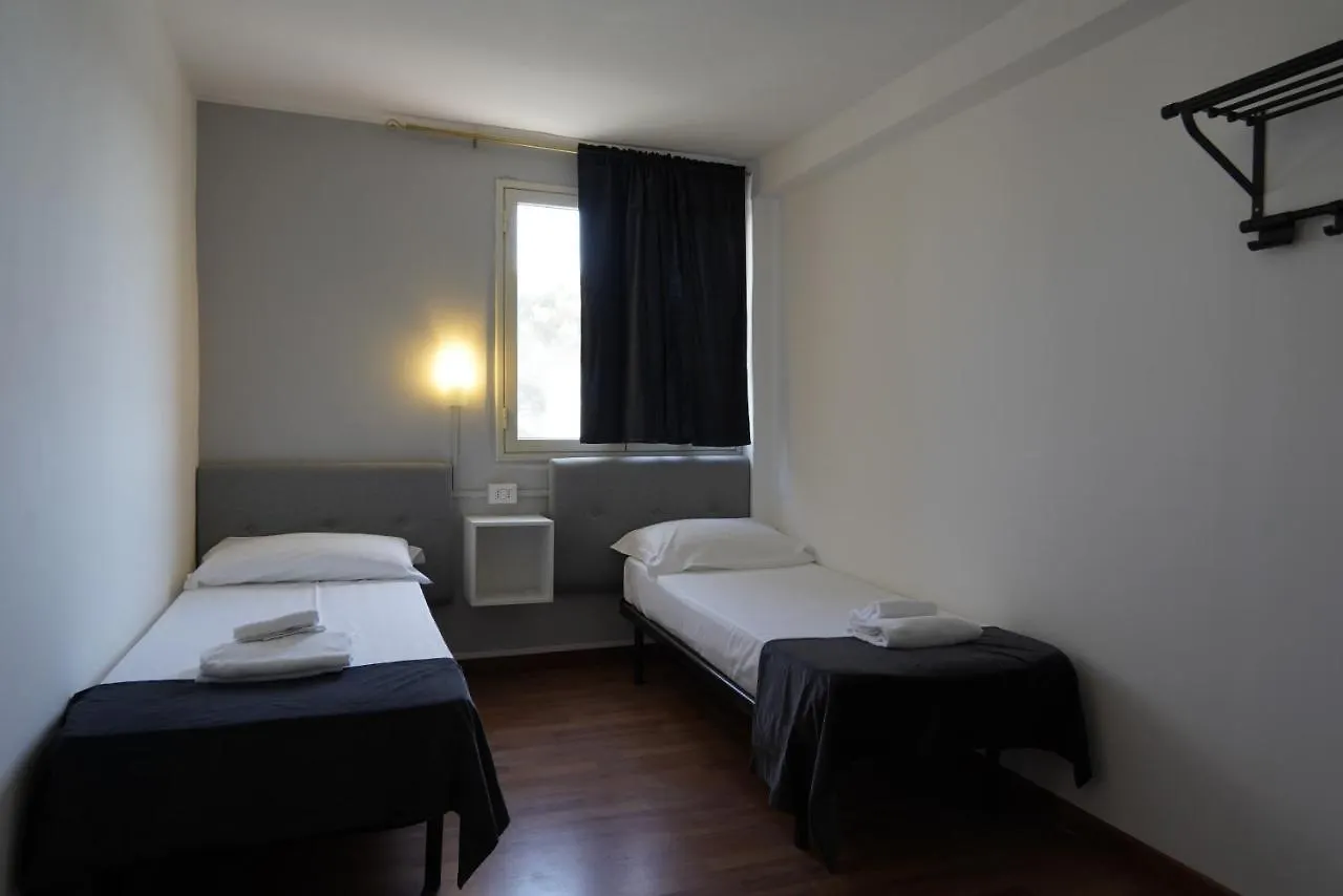 Airport Suite CTA 0*,